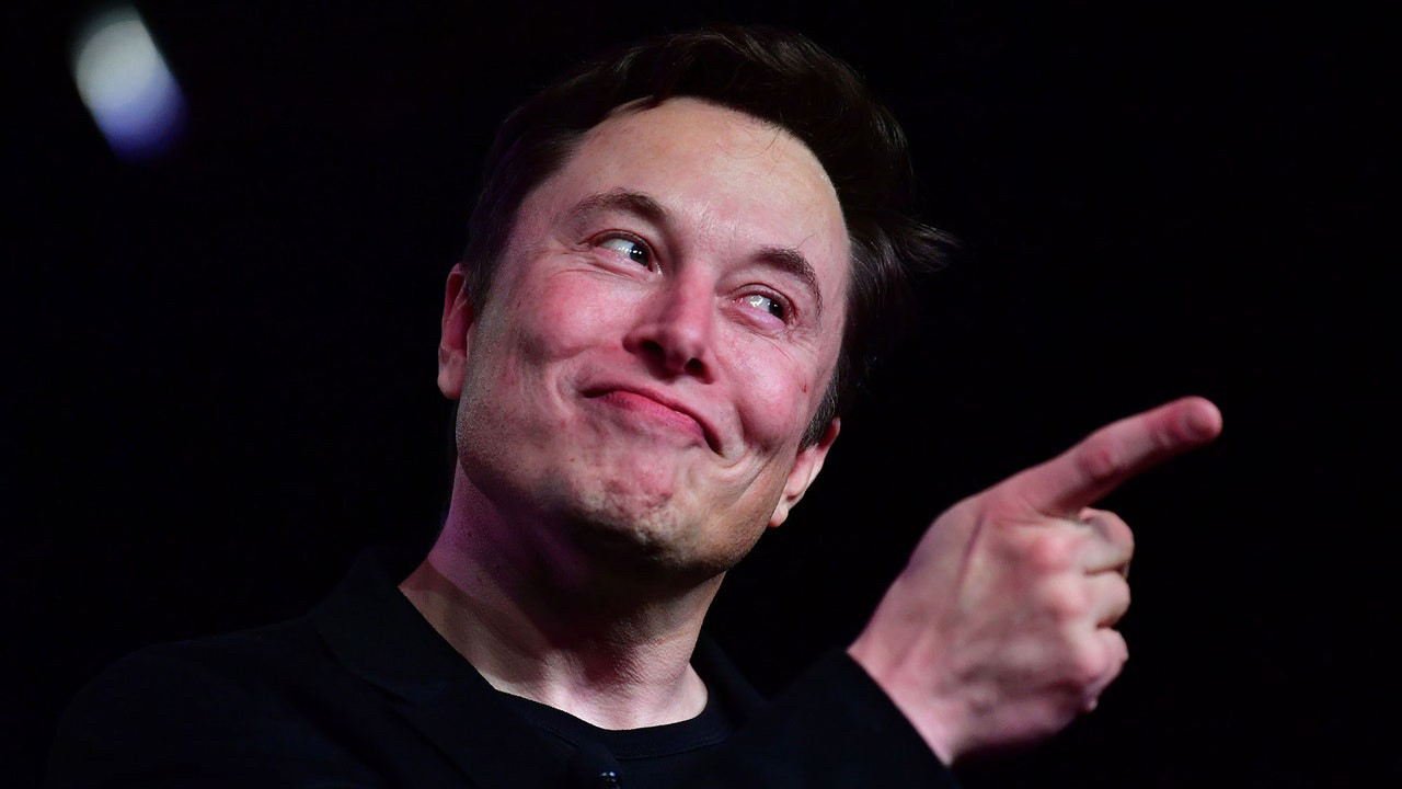 Elon Musk donu ile Clubhouse’a girdi!
