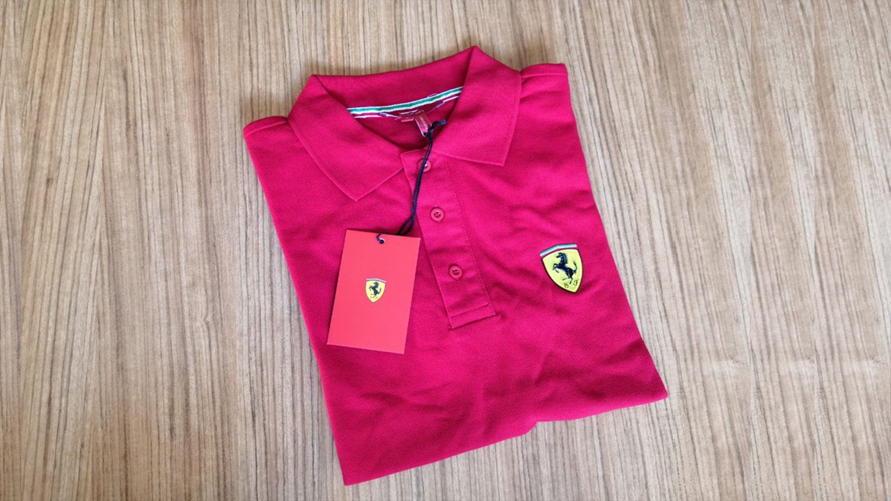 Ferrari logolu tişört hediye ediyoruz!