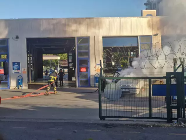 Muayeneden geçemeyen otomobilini ateşe verdi